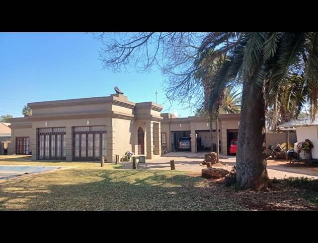 9 BEDROOM HOUSE FOR SALE IN CLAYVILLE